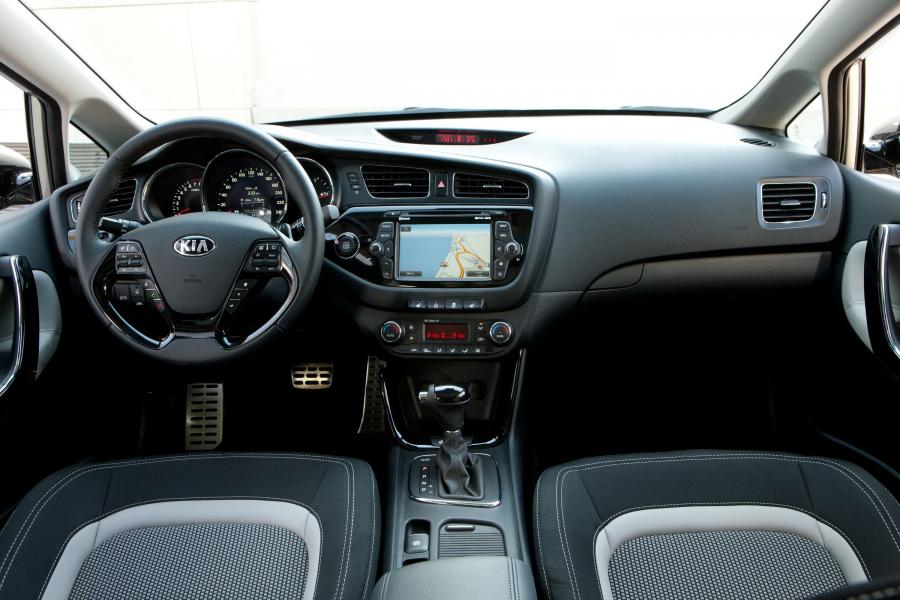  Kia cee&rsquo;d Station Wagon 2012 года  (фото 17 из 89)